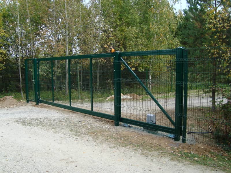 Сетчатый забор DoorHan в Саратове с установкой