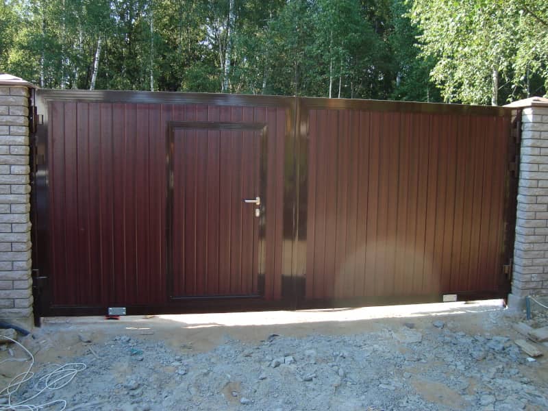 Уличные ворота DoorHan в Саратове с установкой