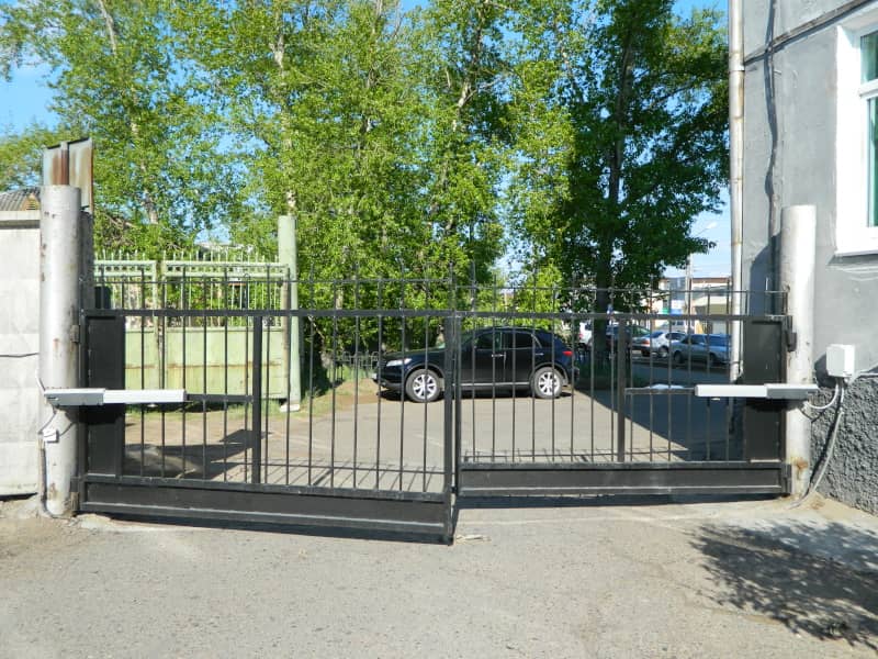 Уличные ворота DoorHan в Саратове с установкой