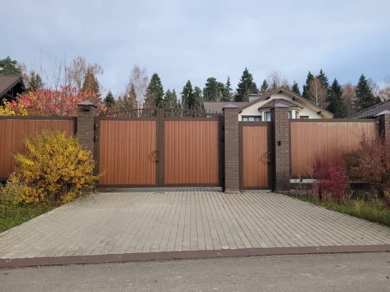 Уличные ворота DoorHan в Саратове с установкой